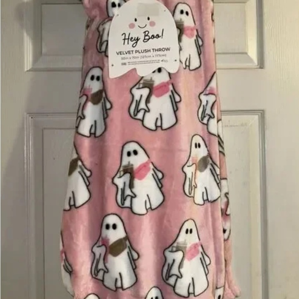 🔴 SOLD 🔴 Viral Pink 👻 ghost holding a Stanley blanket
